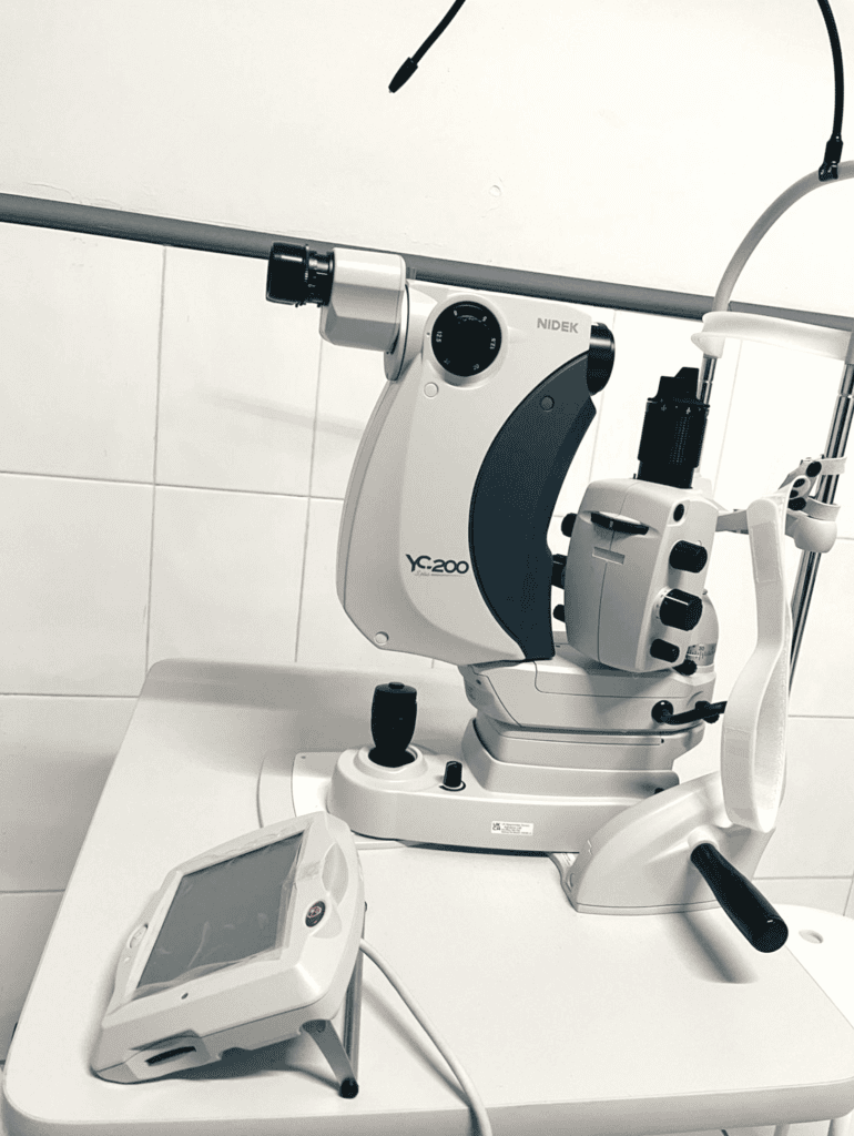 Equipo médico para trabeculoplastia láser selectiva (SLT), en estudio LiGHT