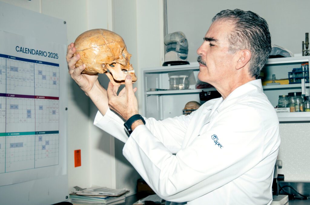Doctor especialista en patología oftalmica